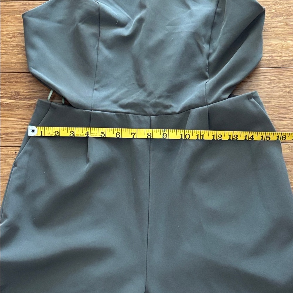 NWT Romeo + Juliet Couture Olive Green Halter Cutout Wide Leg Jumpsuit M - Picture 12 of 13